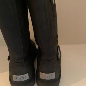 UGG SIZE 6 NEW NEVER WORN